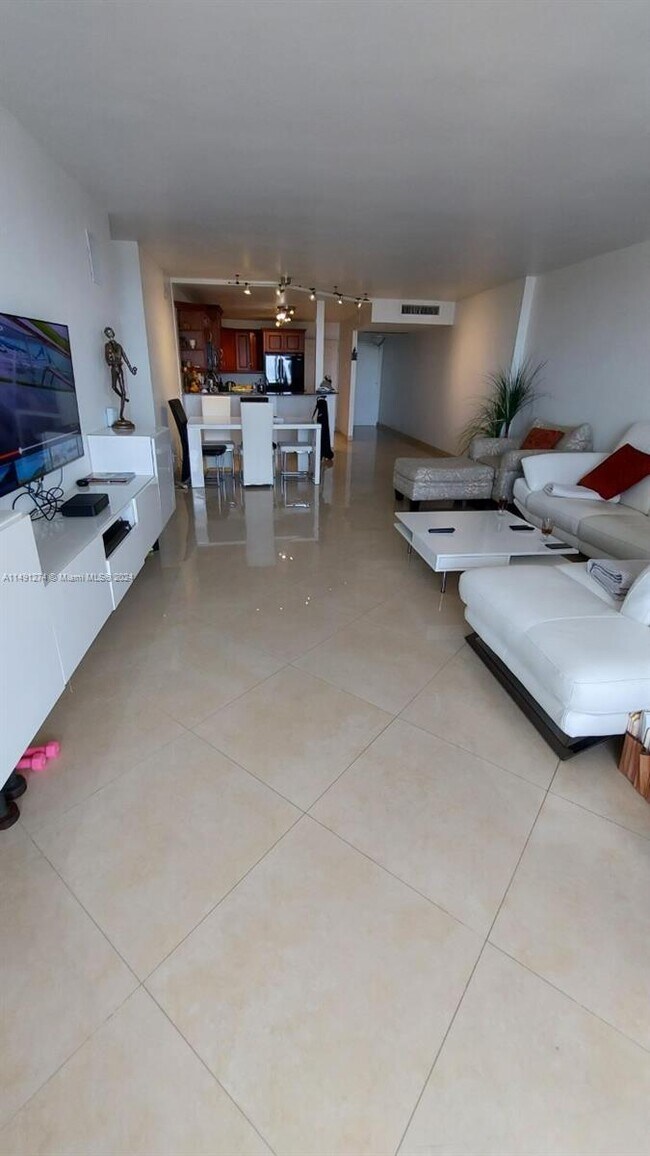 Foto del edificio - 3140 S Ocean Dr