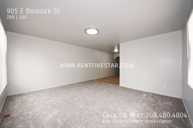Building Photo - 905 E Bridger St