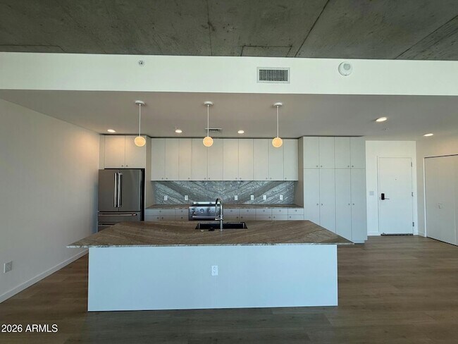 Foto del edificio - 777 N Central Ave