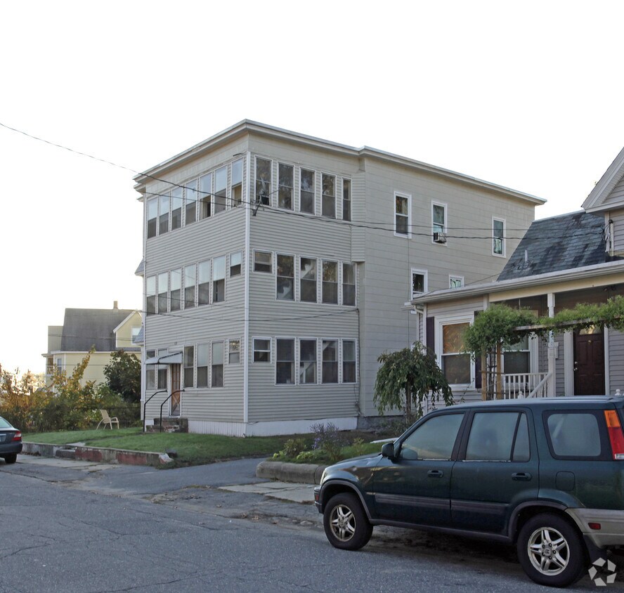 113 Spruce St, Leominster, MA 01453 Apartments in Leominster, MA