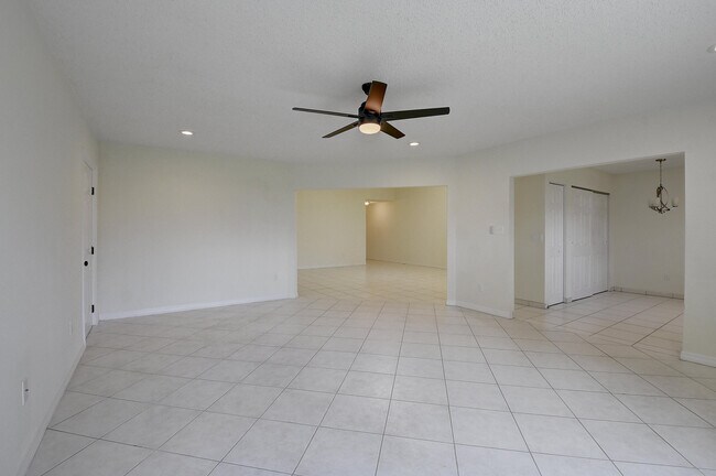 Foto del edificio - 2350 NW 13th St