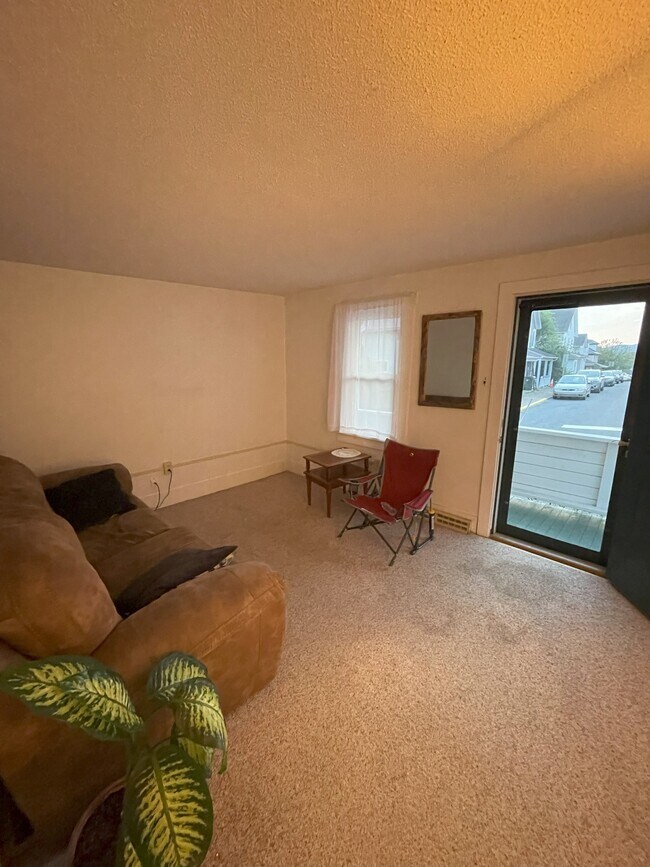 Foto del edificio - 107 S Ridge St