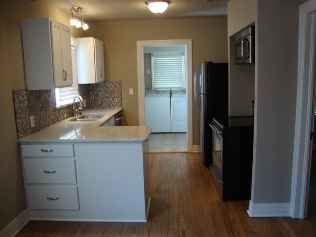 Kitchen - 103 E Duffy St