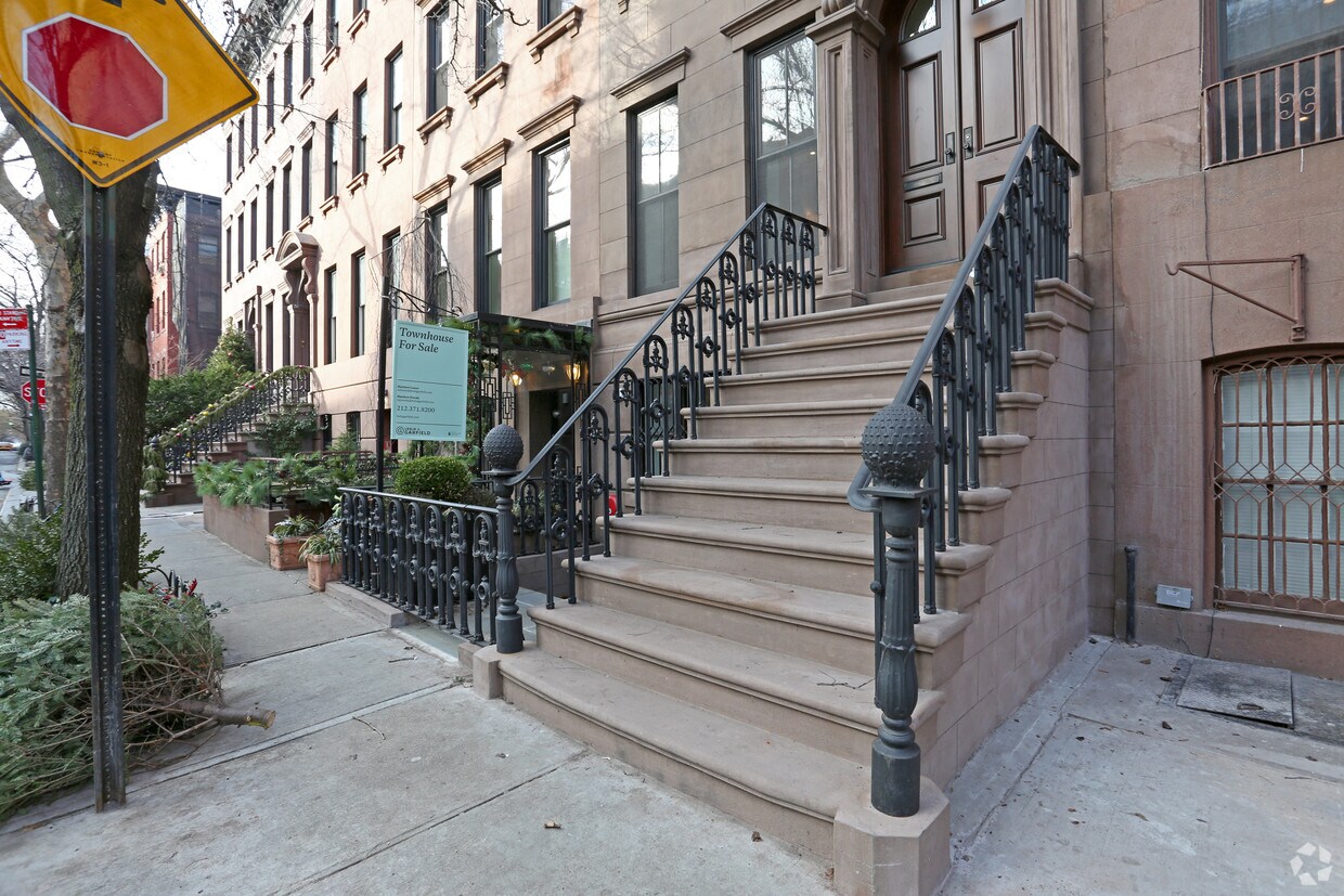 Building Photo - 41 Charles St