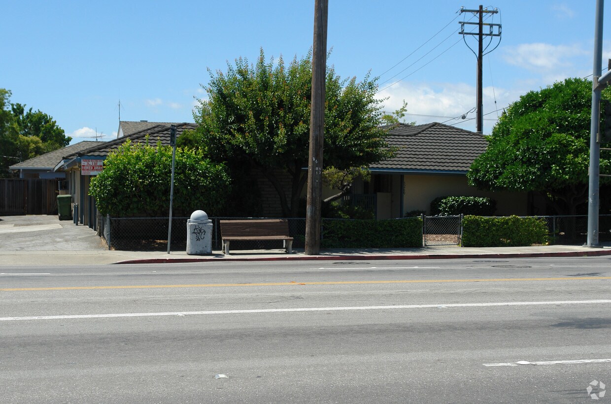 Foto del edificio - 3260 Homestead Rd