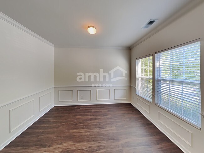 Foto del edificio - 661 Wolfeboro Ln