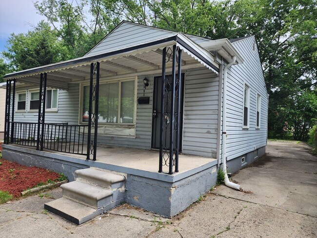 Building Photo - Welcome to this charming 3-bedroom, 1-bath...