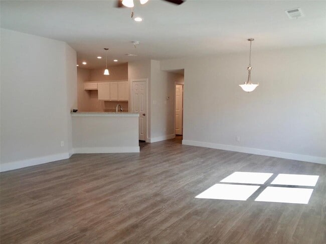 Building Photo - 4018 Mehalia Dr