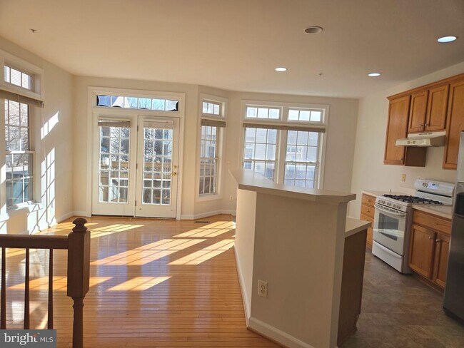 Foto del edificio - 8183 Skelton Cir