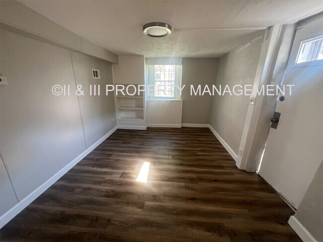 Foto del edificio - 215-217 W 37th St