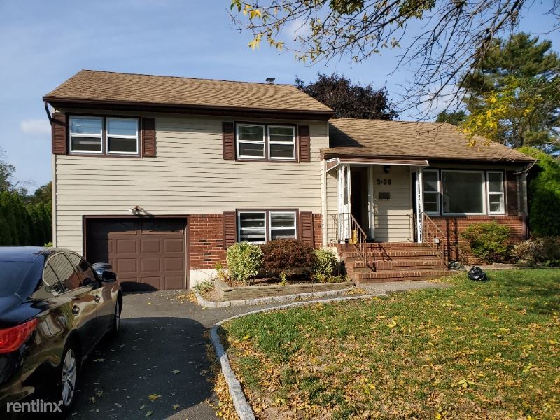 Primary Photo - 4 br, 2 bath House - 3-08 Leonard Ter