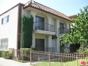 Building Photo - 10836 Camarillo St