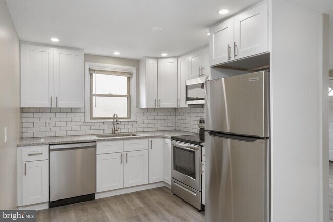 Building Photo - 241 Roesch Ave