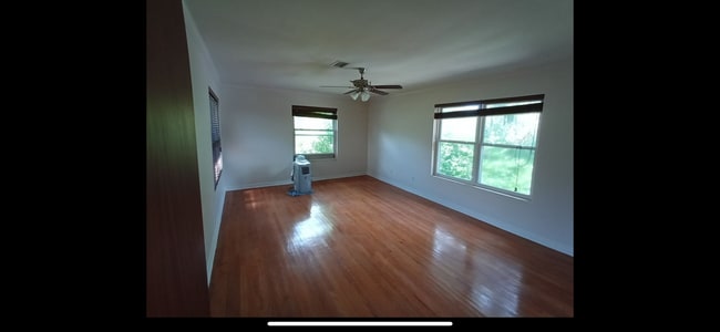 Foto del edificio - 2943 Saint Johns Ave