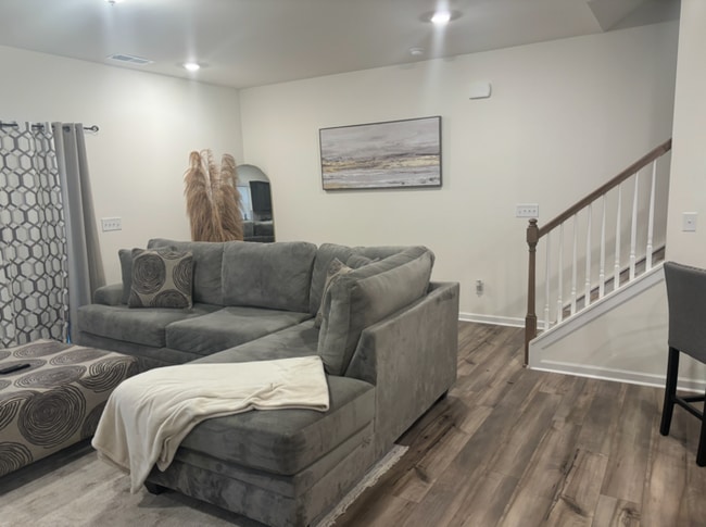 Foto del edificio - !! MOVE IN SPECIAL: Get $500 OFF!! Stunning 3 Bed / 2.5 Bath End Unit Townhome in Prime Concord L...