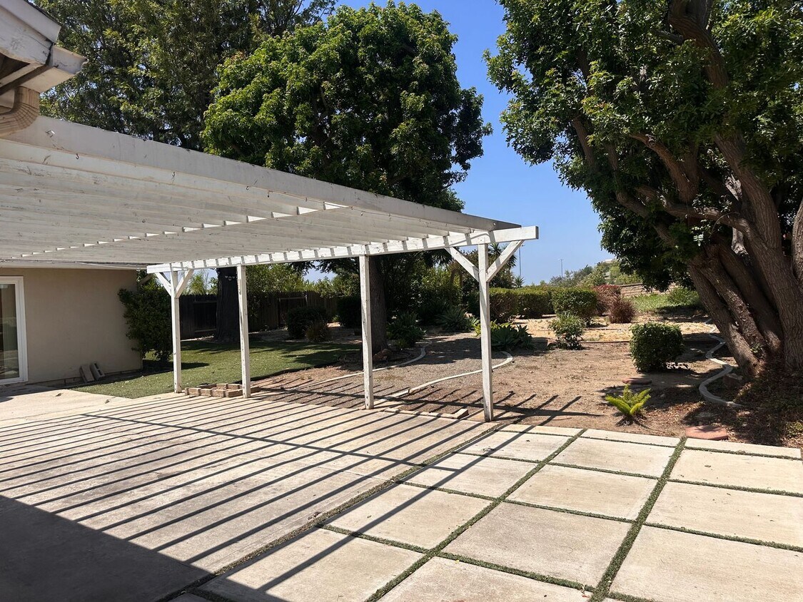 Foto del edificio - Spacious 4 Bedroom Home in Quiet Yorba Linda Neighborhood