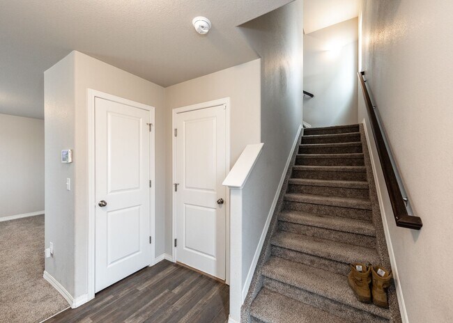 Building Photo - Beautiful 3 Bedroom/2 Bathroom Home in Cha...