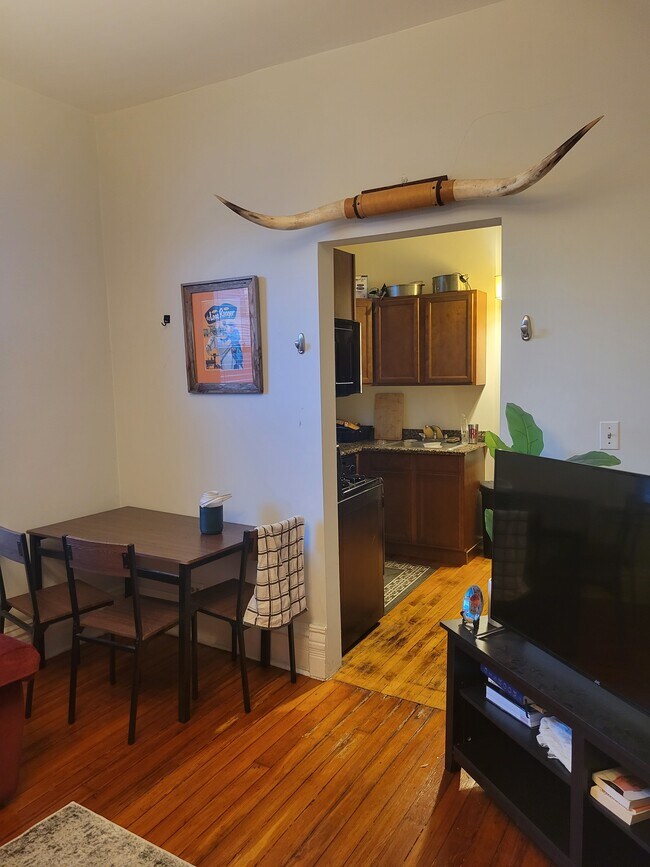 Foto del edificio - 1130 W Oakdale Ave