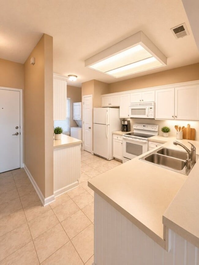 Building Photo - Harbour Point Condos
