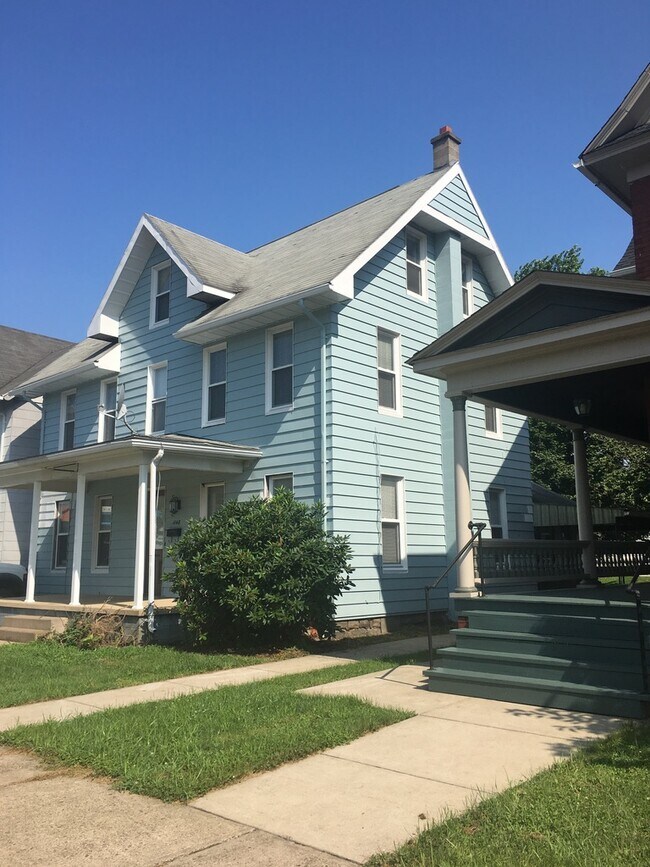 Foto del edificio - 1148 Memorial Ave