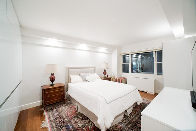 Foto del edificio - 100 W 57th St