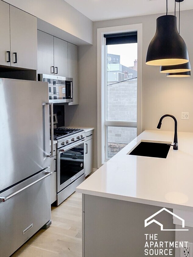 Foto principal - 1050 W Cornelia Ave