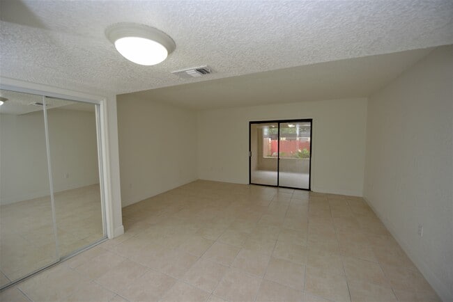 Foto del edificio - 140 Lime Rd