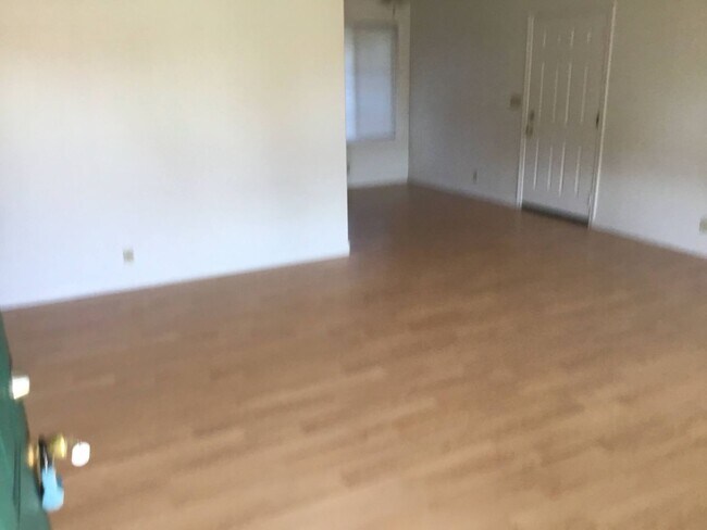 Foto del edificio - 2 Bedroom Duplex in Churchill Neighborhood
