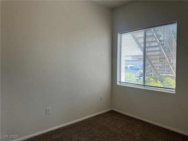 Foto del edificio - 2305 W Horizon Ridge Pkwy