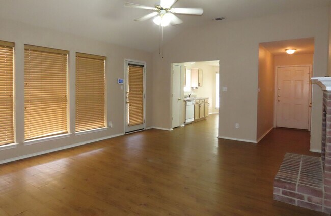 Foto del edificio - Charming 3 Bedroom, 2 Bath House in Flint-...