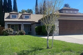 Building Photo - 820 Teton Ln