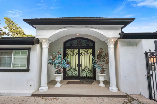 Building Photo - 3511 Berry Dr