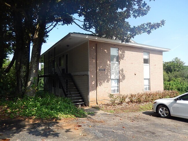Foto del edificio - 448 Belmont Rd