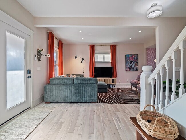 Building Photo - 6110 Ellen Ave