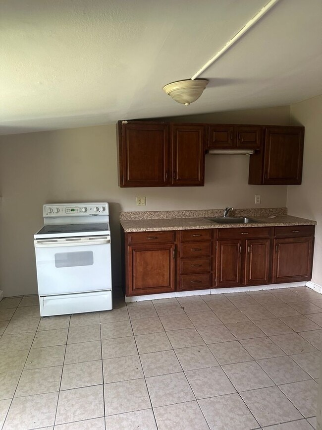 Building Photo - Single Family House located on North Locus...