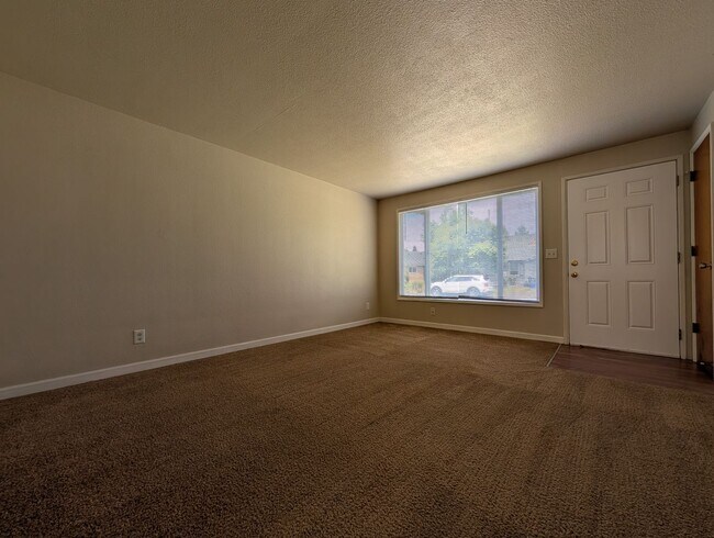Foto del edificio - Nice 2 bed/1 bath duplex off River Road