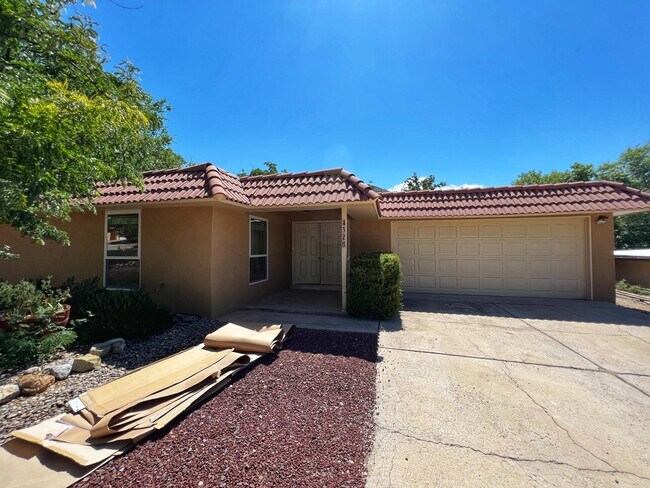 Foto del edificio - 4328 Magnolia Dr NE