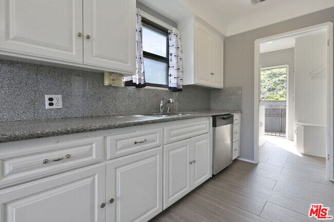 Foto del edificio - 2504 W 101st St