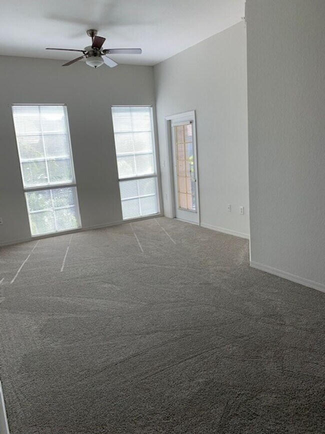Foto del edificio - Hyde Park SOHO | 2BR/2BA Condo