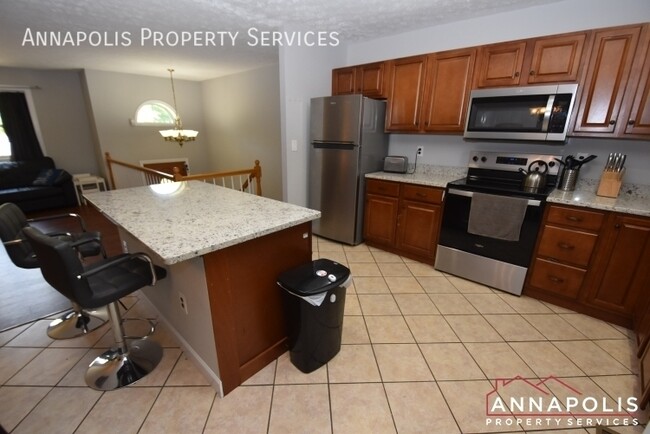 Building Photo - 1119 Crestview Dr