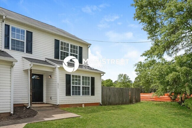 Building Photo - 3 Bedroom Pet-Friendly Home in Raleigh, NC with Main Street Renewal
