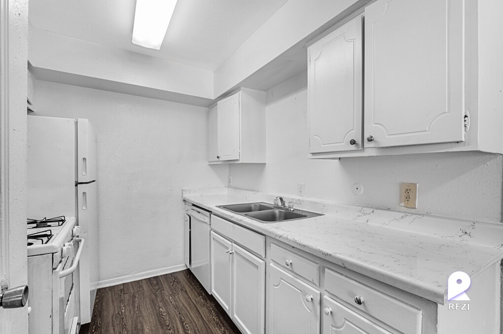 Foto principal - 1320 31st St N