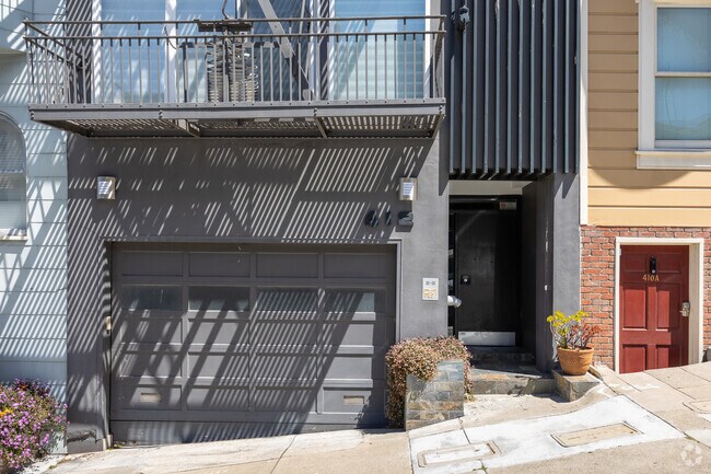 Entrance - 412 Green St