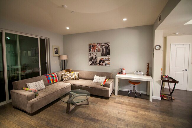Living Room - 1625 Granville Ave