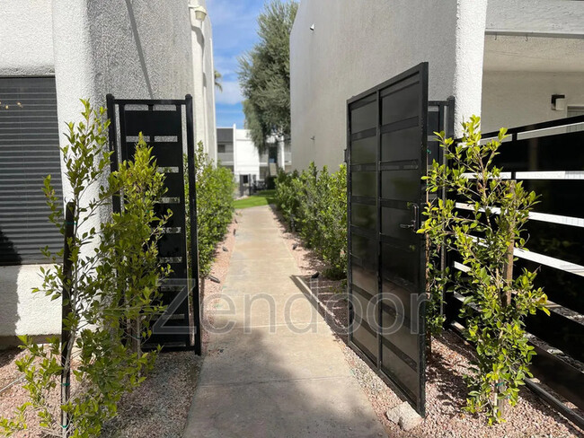 Foto del edificio - 302 E Monte Vista Rd