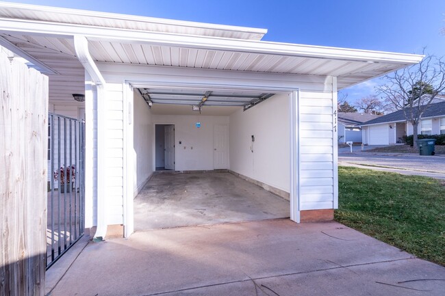 Building Photo - Beautiful Edmond Home Near UCO FOR RENT