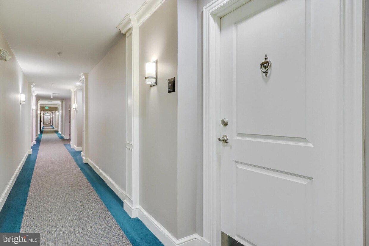 2665 Prosperity Ave Unit 220, Fairfax, VA 22031 Room for Rent in