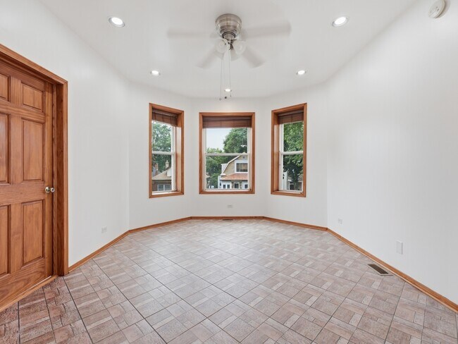 Foto del edificio - 3408 N Springfield Ave