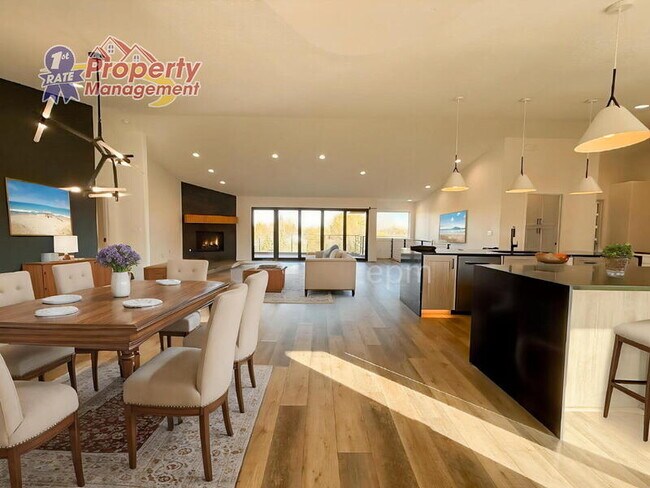 Building Photo - 2020 Primrose Dr