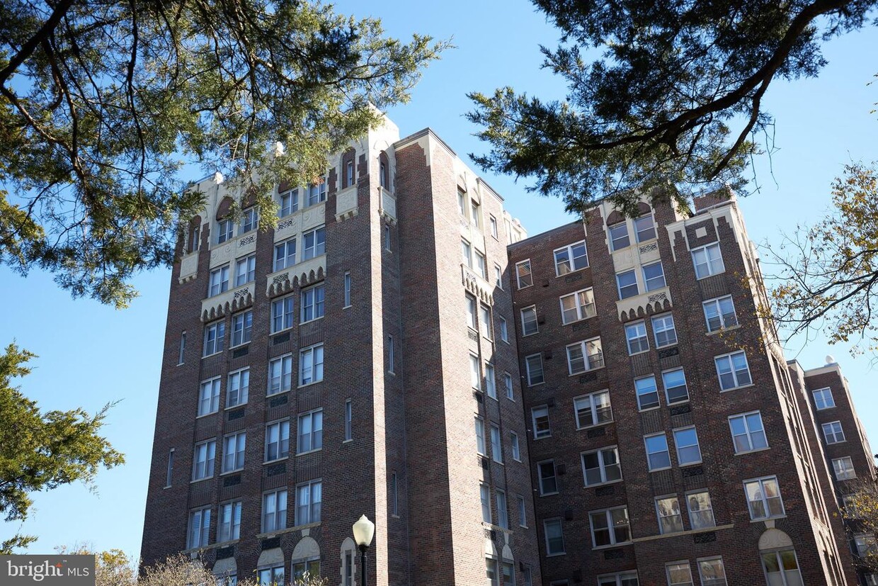 Primary Photo - 3900 Cathedral Ave NW